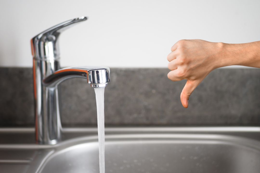 Pourquoi il est déconseillé de boire l'eau du robinet ?